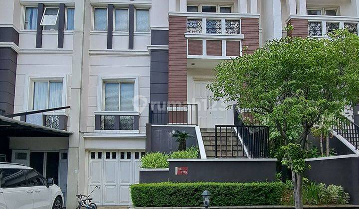 Rumah 3 lantai 9x17 The Villas MOI Kelapa Gading hadap Selatan
 1