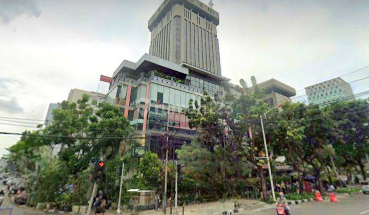 Gedung Hoek 5 Lantai Jl Haji Agus Salim Menteng hadap Utara Timur 2