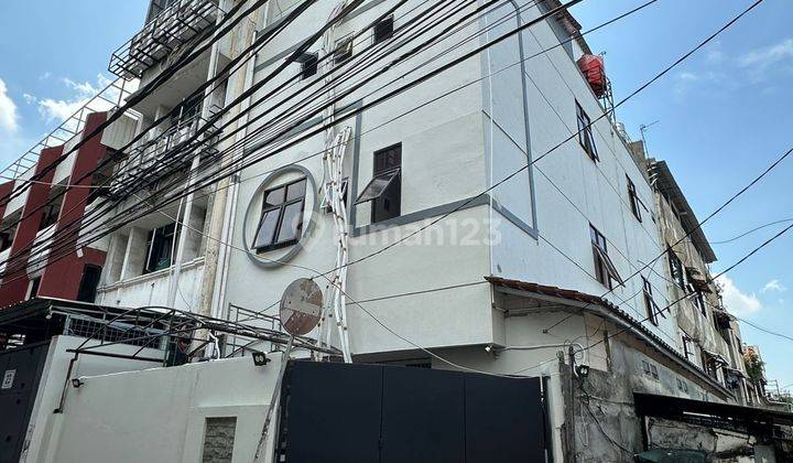 Rumah Kos 4 Lantai 27 Kamar belakang Pasar Baru Sawah Besar
 1