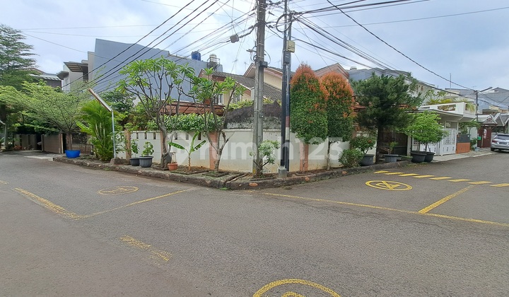Janur Asri House Kelapa Gading Corner Lot 2 Land Area 274m² Facing Northeast