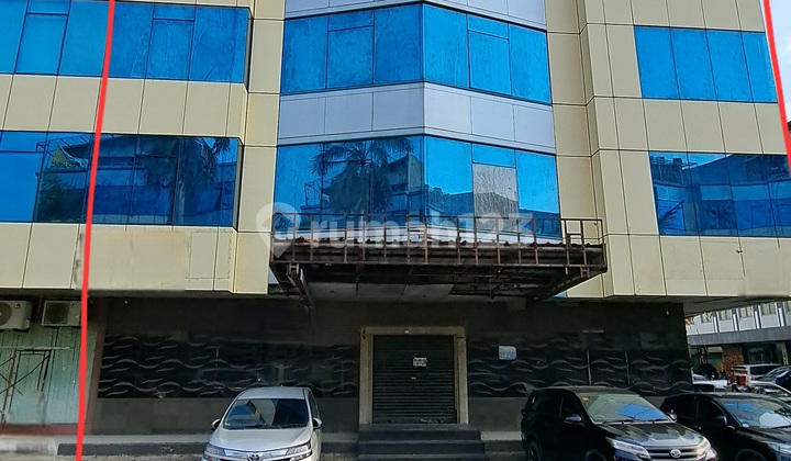 Corner Linked Shophouse (Ruko) in Bukit Gading Indah, Kelapa Gading 222m² with Elevator