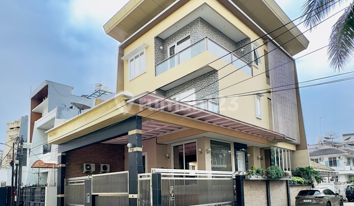 Sunter Paradise 1 Corner House 10x18 Facing East South