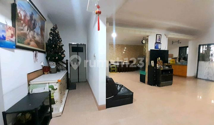 Rumah Sts Hoek 195m² Depan Gerbang Kompleks Hadap Barat Selatan  2