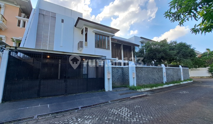 Rumah Hoek Villa Gading Indah Kolam Renang Hadap Utara Timur 2