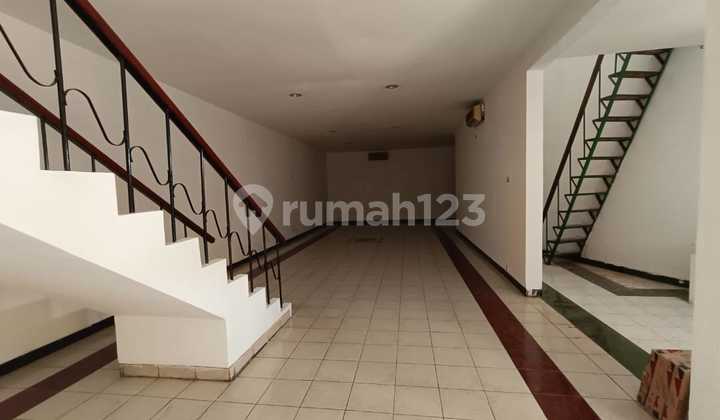 Rent a Menteng House Suitable for Office 614m² South Facing 2