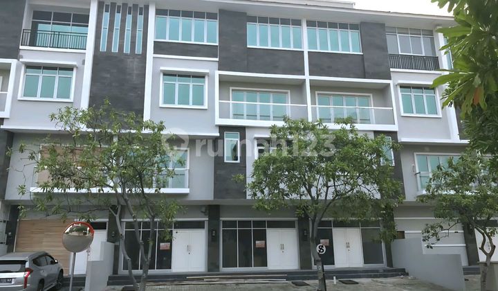 For Rent: 3 Adjacent Shophouses, Elang Laut, 4.5 Floors with Elevator, Spacious Parking. 1