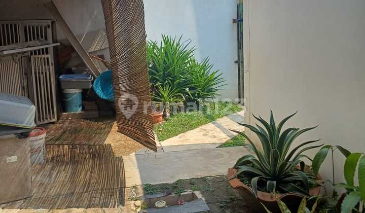 Comfortable House Located in Bintaro Sector 2 Housing Complex Comfortable House Located in Bintaro Sector 2 Housing Complex