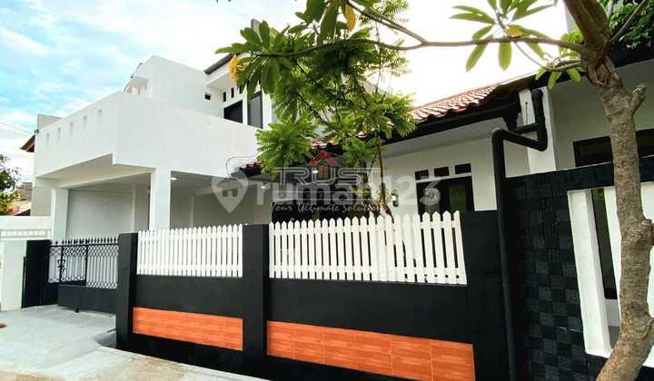 Rumah Modern Gaya Minimalis Dalam Komplek Kawasan Ciledug