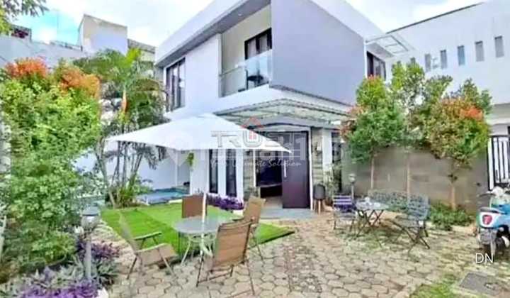 Luxury House with Swimming Pool in Elite South Jakarta Area