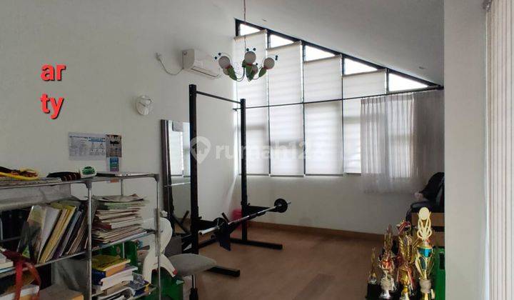 Rumah 3 Lantai Bagus Semi Furnished SHM di Bintaro Sektor 1 Jakarta Selatan, Jakarta Selatan 2