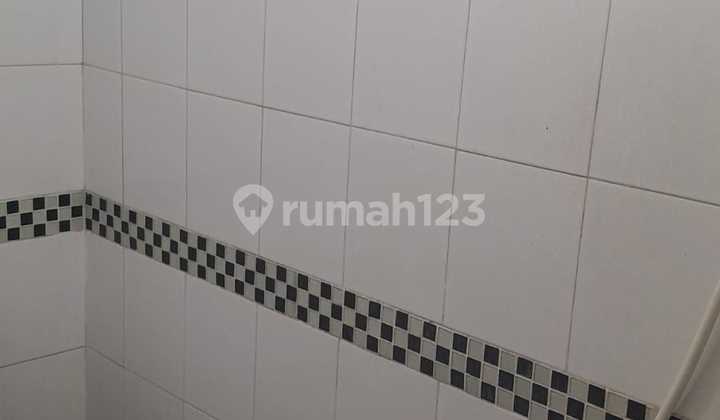 Ready-to-Occupy Neat and Well-Maintained House in Bintaro Sector 5 2