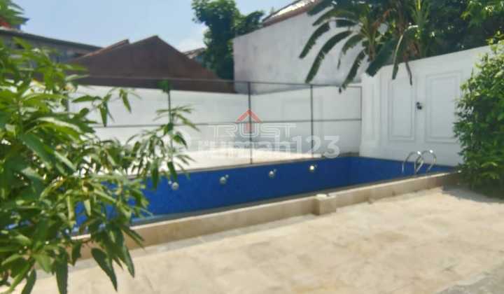 Luxury House in a Cluster for Quick Sale in South Jakarta Area 2