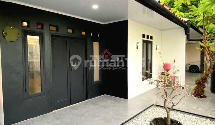 Rumah Modern Minimalis Hangat Dalam Komplek Ciledug