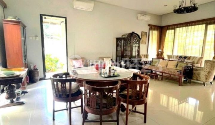 Rumah 3,5 Lantai Bergaya Minimalist Modern di Veteran Jakarta Selatan Rumah 3,5 Lantai Bergaya Minimalist Modern di Veteran Jakarta Selatan