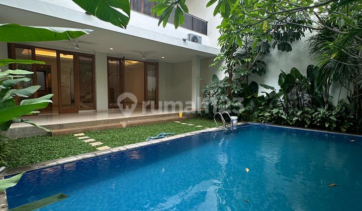 Rumah Baru Di Area Elite Jakarta Selatan Strategis