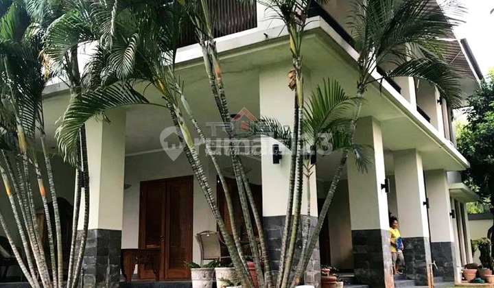 Rumah Mewah Halaman Luas Kawasan Jakarta Selatan Strategis 2