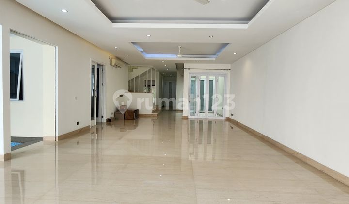 Rumah Mewah Strategis Berada Di Kawasan Elite Jakarta Selatan
