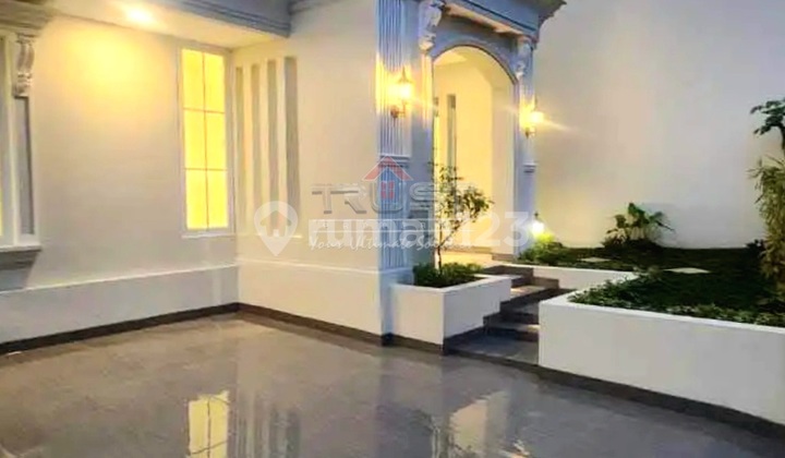 Rumah Baru Mewah Desain American Classic Perumahan Jakarta Barat 2