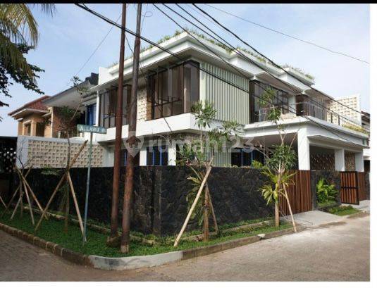  Rumah 3 Lantai Semi Furnished 2