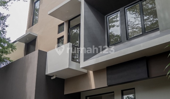 3-Story Newly Built Shop House Ready to Occupy in Dijombang Bintaro 3-Story Newly Built Shop House Ready to Occupy in Dijombang Bintaro