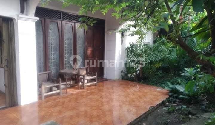 Rumah + 3 Kios Aktif Ada Parkiran Pinggir Jalan Siap Huni SHM di Sektor 1 - Bintaro