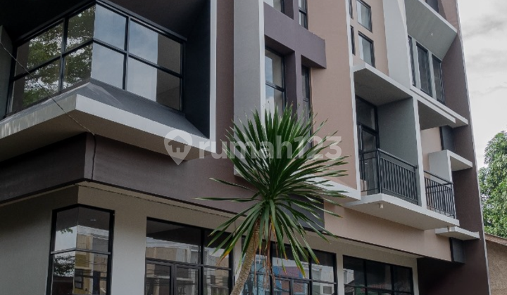 3-Story Newly Built Shop House Ready to Occupy in Dijombang Bintaro 3-Story Newly Built Shop House Ready to Occupy in Dijombang Bintaro