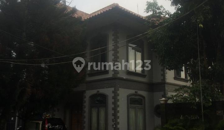 Rumah Bagus Kokoh 2 Lantai Luas Halaman Semifurnis Siap Huni di Kediri Rumah Bagus Kokoh 2 Lantai Luas Halaman Semifurnis Siap Huni di Kediri