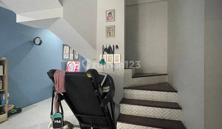  Rumah Semi Furnished Bagus SHM - Sertifikat Hak Milik di Cirendeu 2