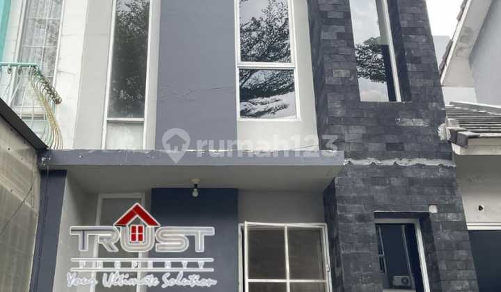 Dijual Cepat dan Murah Rumah Dalam Cluster 2 Lantai Siap Huni di Graha Raya Bintaro