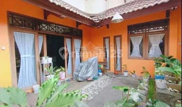 Dijual Rumah 2 lantai, Siap Huni, Strategis, Bebas Banjir. Lokasi Taman Rempoa Indah, Tangerang Selatan.