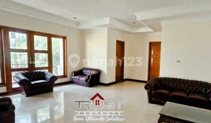 Rumah Mewah dengan Kolam Renang dalam Perumahan Bintaro Sektor 1 2