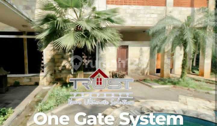 Rumah Mewah dengan Kolam Renang dalam Perumahan Bintaro Sektor 1 Rumah Mewah dengan Kolam Renang dalam Perumahan Bintaro Sektor 1