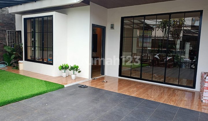 RUMAH FULL RENOVASI DAN CANTIK DI  SAYAP JL. BKR BANDUNG