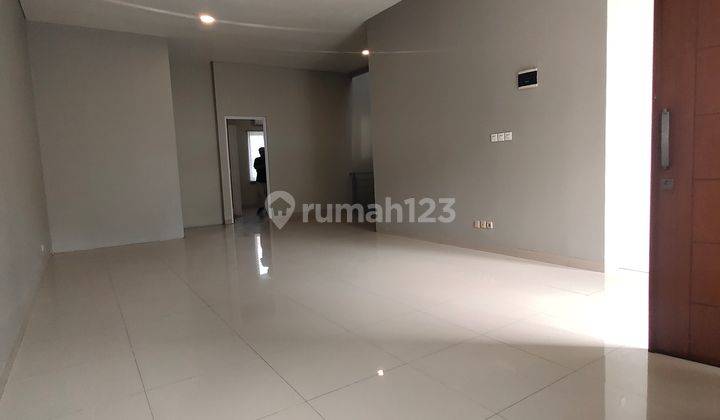 Rumah Cantik Minimalis 2 Lantai di sayap jl. riau SHM 1