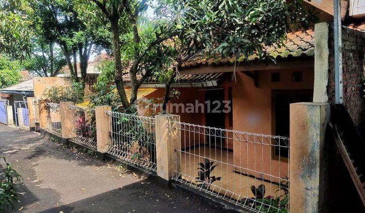 Rumah Lama di Sayap Tubagus Ismail, Dago, Kota Bandung 1