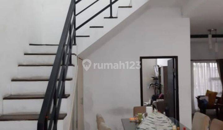 Rumah 2 Lantai Di Komplek Kiara Sari Buah Batu, Bandung