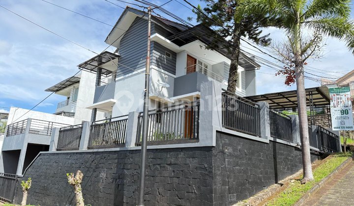 RUMAH CANTIK MINIMALIS SIAP HUNI DALAM KOMPLEK DI UJUNGBERUNG BANDUNG