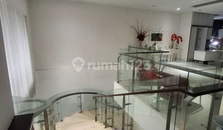 RUMAH MEWAH DALAM KOMPLEK BUDI ASIH SETIABUDHI BANDUNG 2