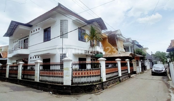 Rumah Kokoh 2 Lantai Dekat Kiara Artha Park dan Antapani
