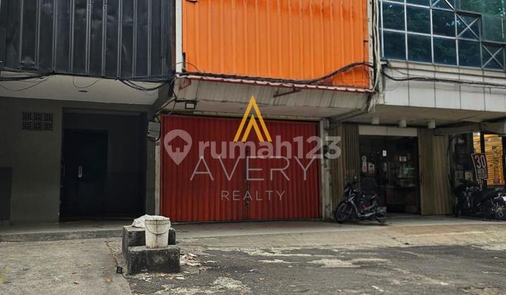 Rent a 2-Story Boulevard Raya Kelapa Gading Shop House, Strategically Located, Suitable for Commercial Use.