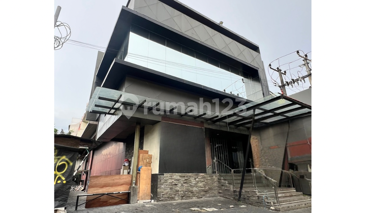 Dijual Gedung ex FnB Hoek 636m2 14,5x44 SHM di Jalan Kemang Raya