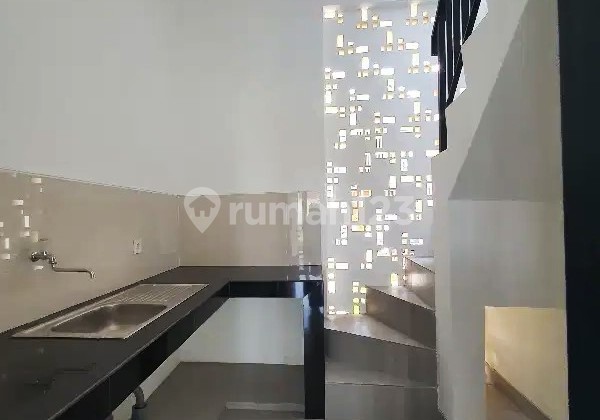 Rumah Hoek Denver PIK2 Langsung Danau 8x15 3+1KT SHM Tipe Emerald