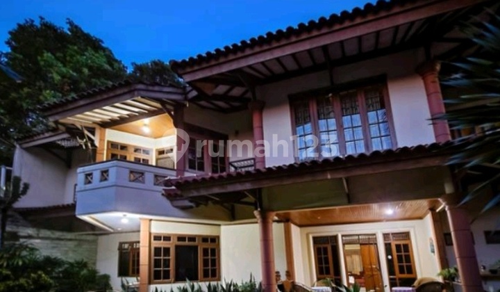 Rumah Megah 2LT 669m 4+2KT SHM di Perumahan Cempaka Hijau Ciputat 2