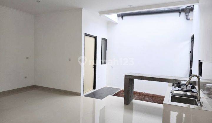 Rumah Town House Pinggir Jalan Raya Nempel Bsd City  2