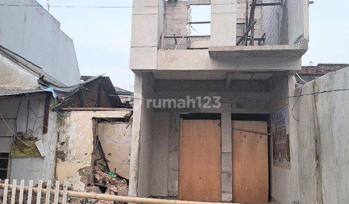 Rumah Akses 2 Mobil Dekat Stasiun Buaran  1