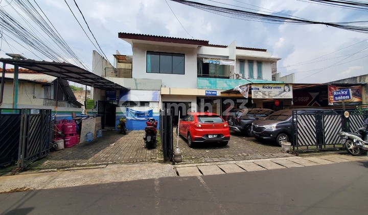 For Sale: Roadside house suitable for business in North Gandaria