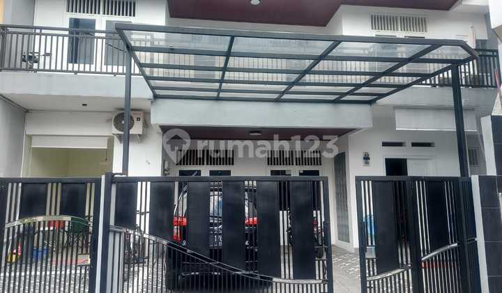 Dijual Cepat Rumah 2 Lantai di Sektor 3A - Bintaro, Tangerang Selatan