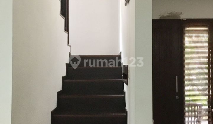 Dijual Cepat! Rumah 2 Lantai Semi Furnished di Cluster The Orchid 2