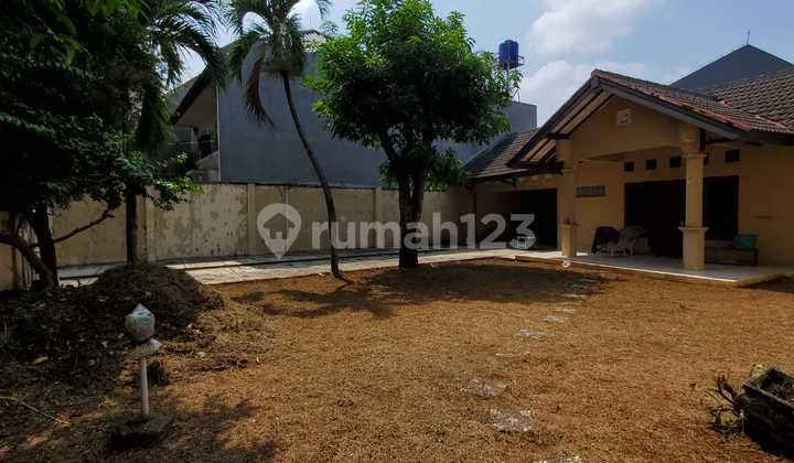 For QUICK SALE! Spacious & Strategic House in Delman Kencana, Kebayoran Lama 2
