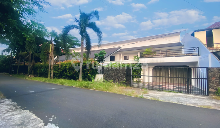 For sale quickly, spacious, serene, comfortable, and peaceful house in Tanah Kusir.